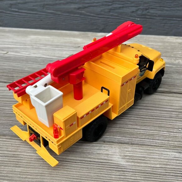 11" DG PRODUCTIONS -1995-1-1 Empire Electric Utility Bucket Truck - Picture 6 of 16